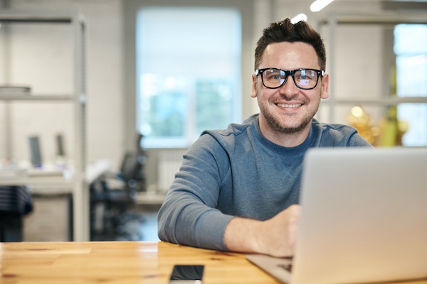 man-glasses-laptop-happy-smile-testimonial-1-2